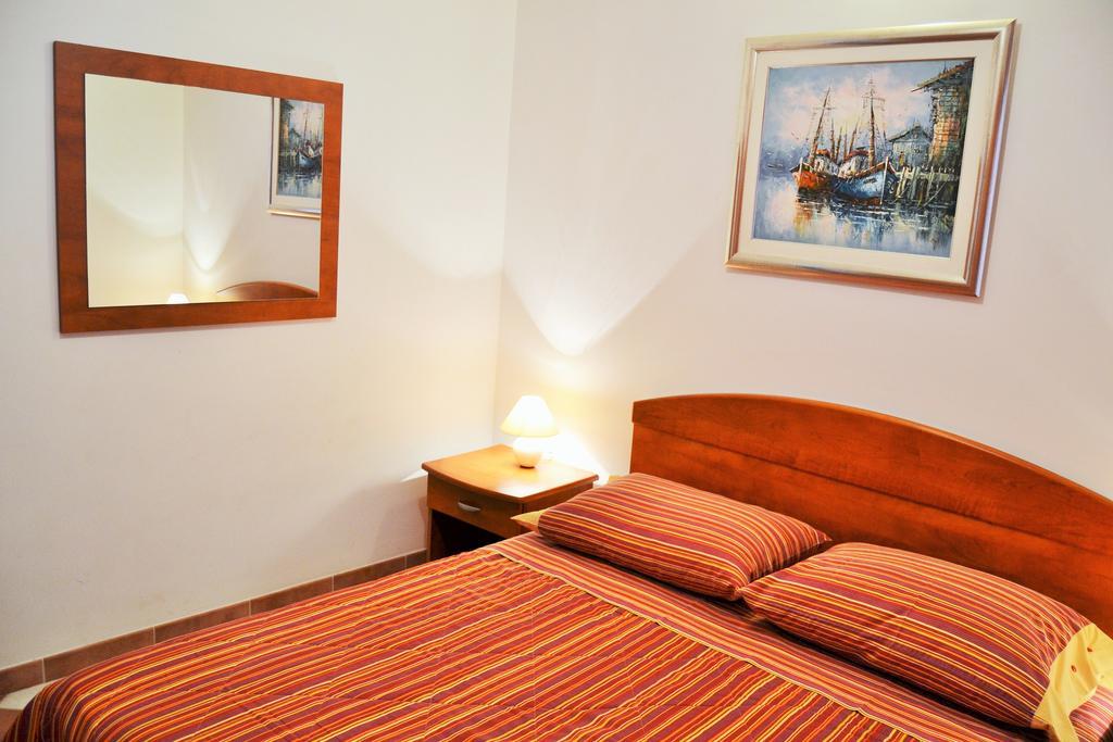 Apartments Green Village Premantura Ruang foto